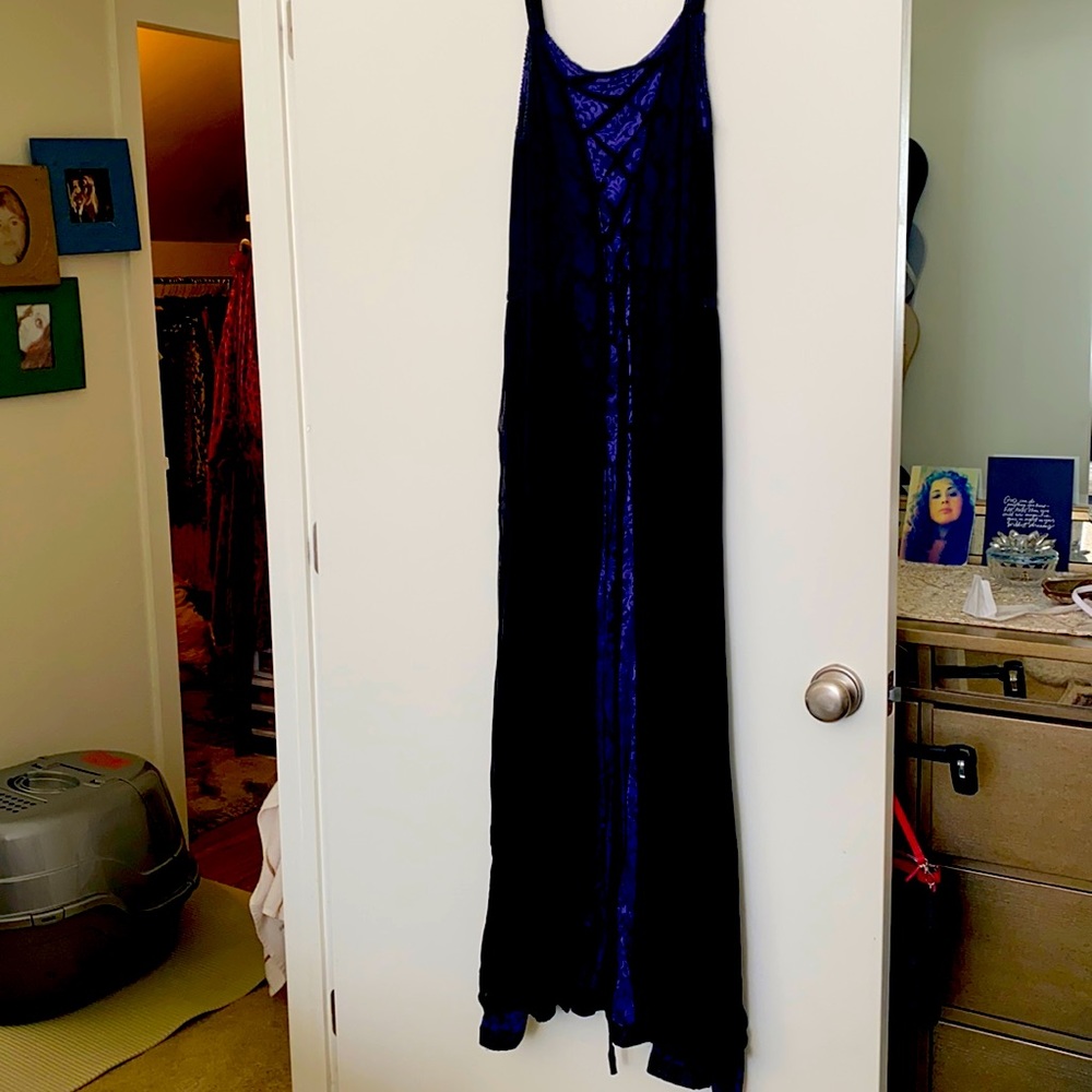 Size L/XL Beautiful style dress. 100% Rayon